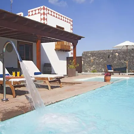 Вилла Puerto Del Carmen Sleeps 10 Pool Wifi